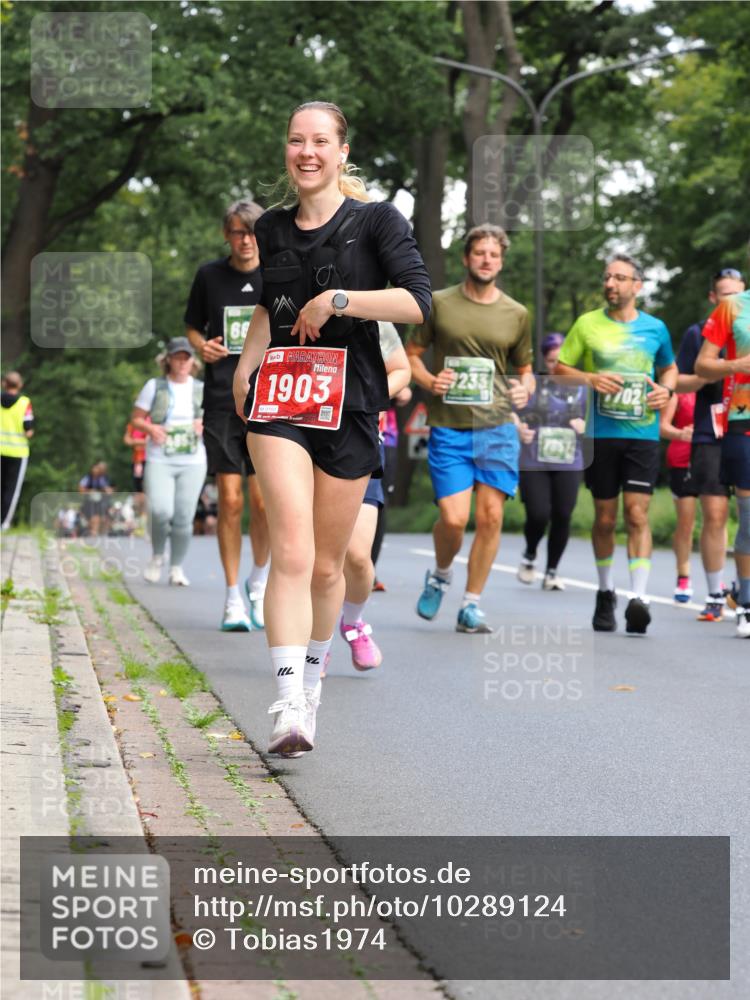 13.09.2026 - 21. swb-Marathon Bremen TobiasT http://msf.ph/oto/10289124 13.09.2026 12:27:19 Laufen 1903, 0160, 1233 meine-sportfotos.de