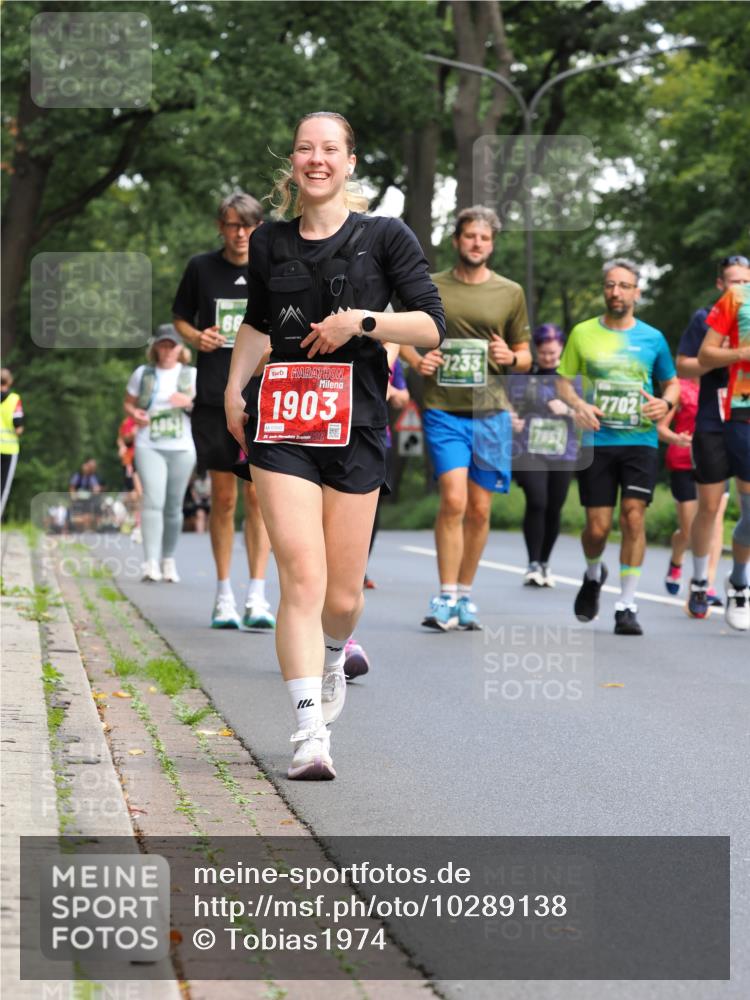 13.09.2026 - 21. swb-Marathon Bremen TobiasT http://msf.ph/oto/10289138 13.09.2026 12:27:19 Laufen 68, 1903, 0160, 21, 7233, 7852, 7702 meine-sportfotos.de