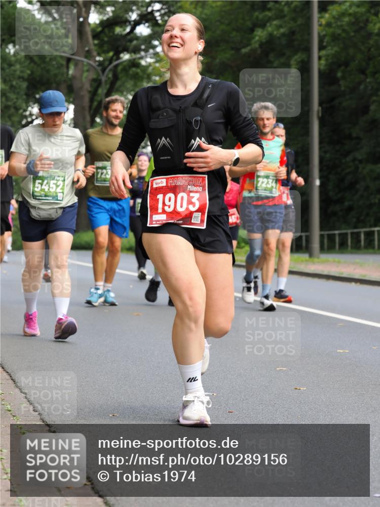 13.09.2026 - 21. swb-Marathon Bremen TobiasT http://msf.ph/oto/10289156 13.09.2026 12:27:21 Laufen 5452, 723, 1903, 0160, 7234 meine-sportfotos.de