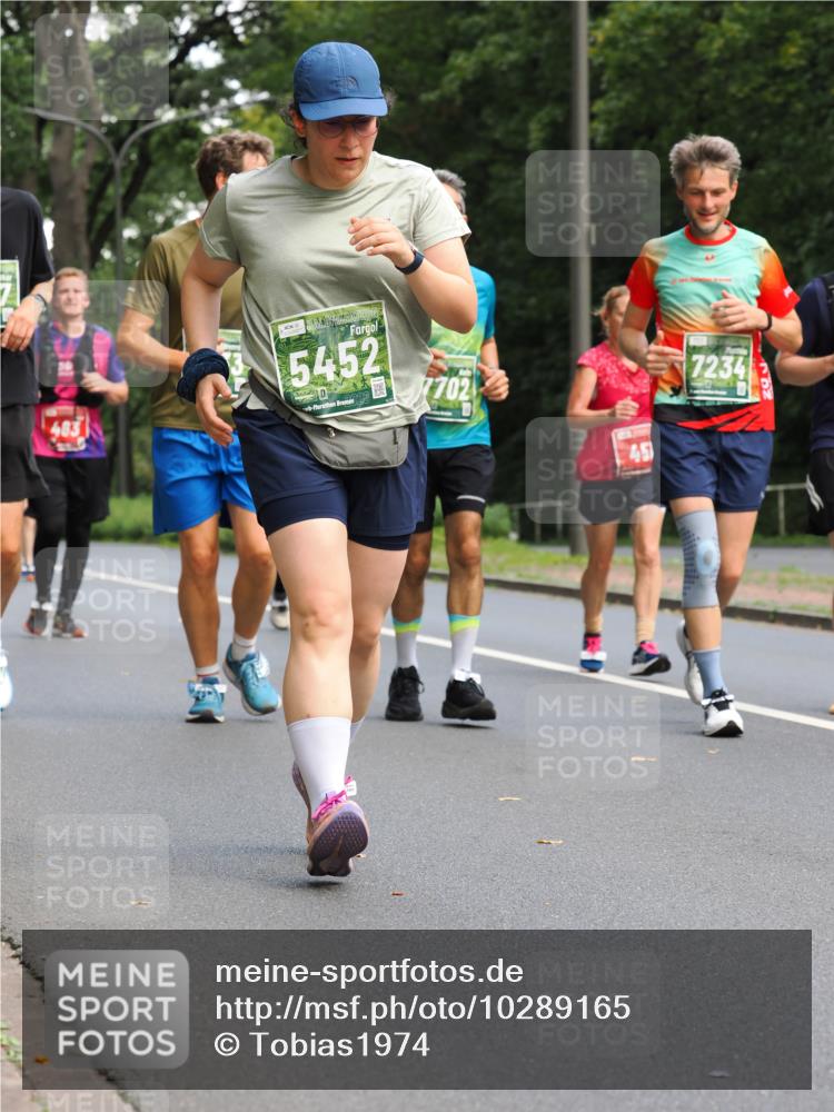 13.09.2026 - 21. swb-Marathon Bremen TobiasT http://msf.ph/oto/10289165 13.09.2026 12:27:23 Laufen 483, 5452, 26, 702, 45, 7234 meine-sportfotos.de
