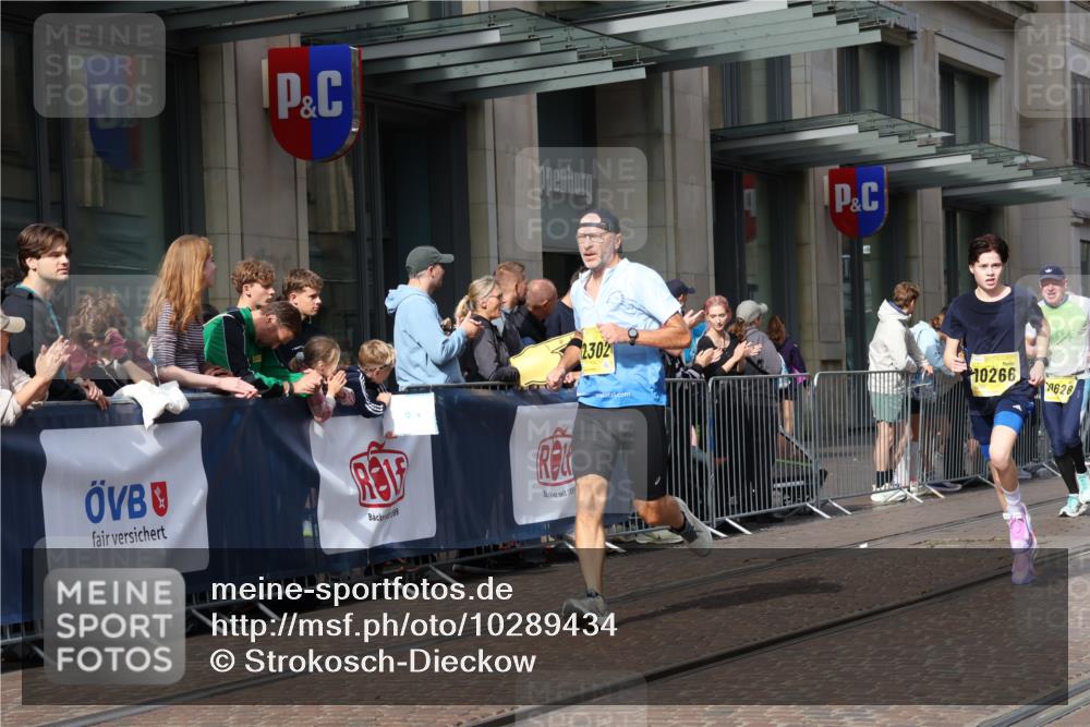 13.09.2026 - 21. swb-Marathon Bremen Strokosch-Dieckow http://msf.ph/oto/10289434 13.09.2026 10:44:48 Ziel 10096, 10143, 10214, 10628, 10735, 10866, 11020, 11396, 11695, 13591, 10266, 10454, 10806, 10861, 11438, 11615, 11692, 11704, 12302, 12425, 12473 meine-sportfotos.de
