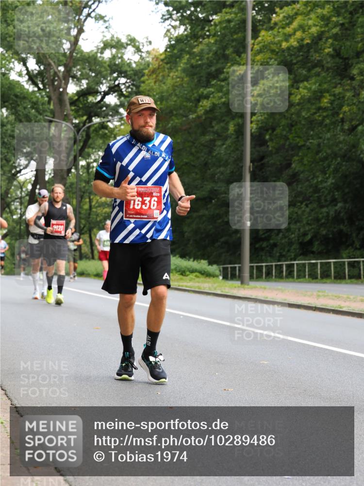 13.09.2026 - 21. swb-Marathon Bremen TobiasT http://msf.ph/oto/10289486 13.09.2026 12:28:25 Laufen 2120, 1636, 21 meine-sportfotos.de