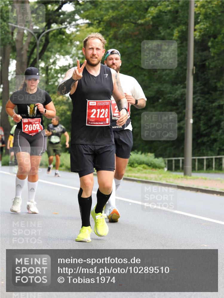13.09.2026 - 21. swb-Marathon Bremen TobiasT http://msf.ph/oto/10289510 13.09.2026 12:28:29 Laufen 2002, 2128, 21 meine-sportfotos.de