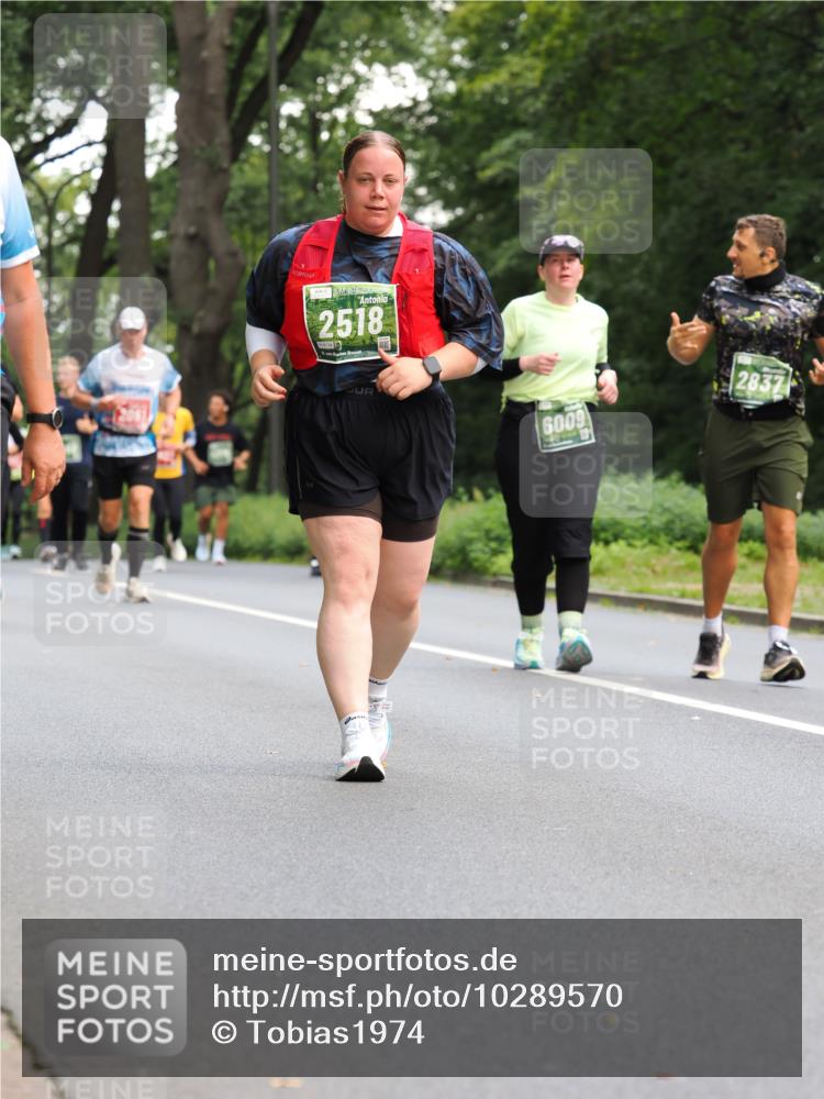13.09.2026 - 21. swb-Marathon Bremen TobiasT http://msf.ph/oto/10289570 13.09.2026 12:28:37 Laufen 2518, 6009, 2837 meine-sportfotos.de