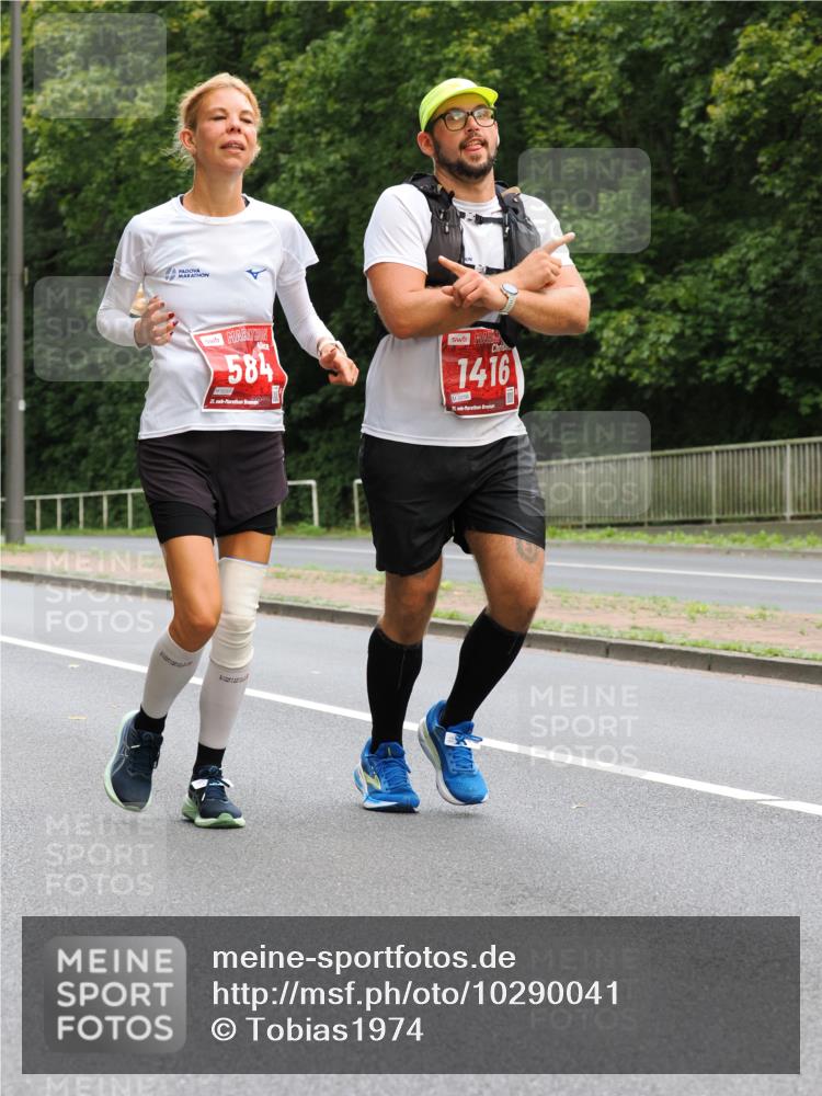13.09.2026 - 21. swb-Marathon Bremen TobiasT http://msf.ph/oto/10290041 13.09.2026 12:29:56 Laufen 584, 0257, 21, 246, 1416, 0256, 21 meine-sportfotos.de