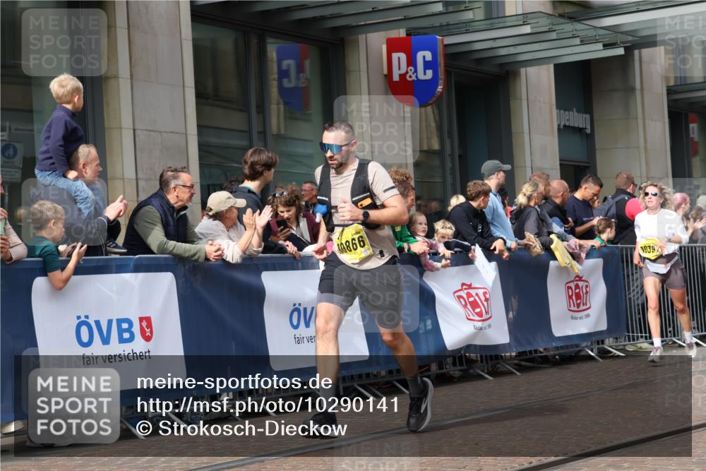 13.09.2026 - 21. swb-Marathon Bremen Strokosch-Dieckow http://msf.ph/oto/10290141 13.09.2026 10:45:14 Ziel 10318, 10352, 10398, 10464, 10536, 10541, 10583, 10987, 11063, 11088, 11209, 11232, 11478, 11559, 11749, 11835, 11845, 12054, 12087, 12290, 12355, 12475, 12534, 13532, 13628, 10096, 10143, 10214, 10628, 10735, 10866, 11020, 11396, 11695, 12054, 13591 meine-sportfotos.de
