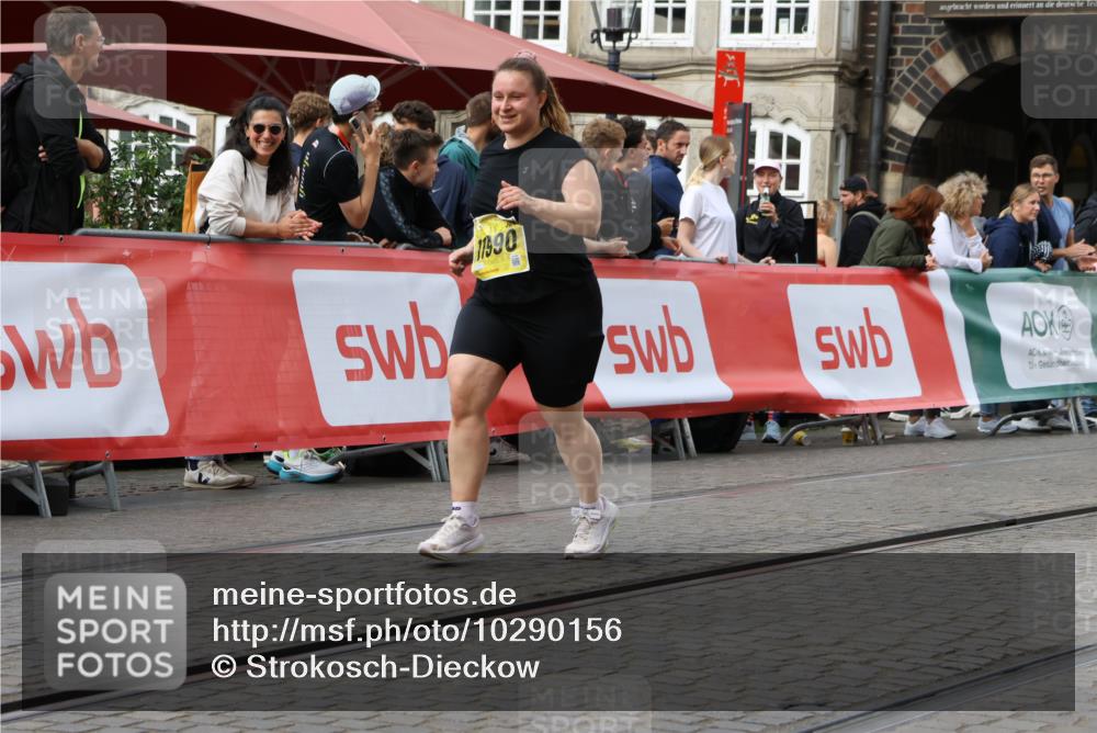 13.09.2026 - 21. swb-Marathon Bremen Strokosch-Dieckow http://msf.ph/oto/10290156 13.09.2026 11:15:18 Ziel 10271, 10325, 10557, 10605, 10752, 10776, 10805, 11085, 11288, 11645, 11673, 11694, 11810, 11876, 11974, 11990, 12110, 12191, 12193, 12333, 10606, 11504 meine-sportfotos.de