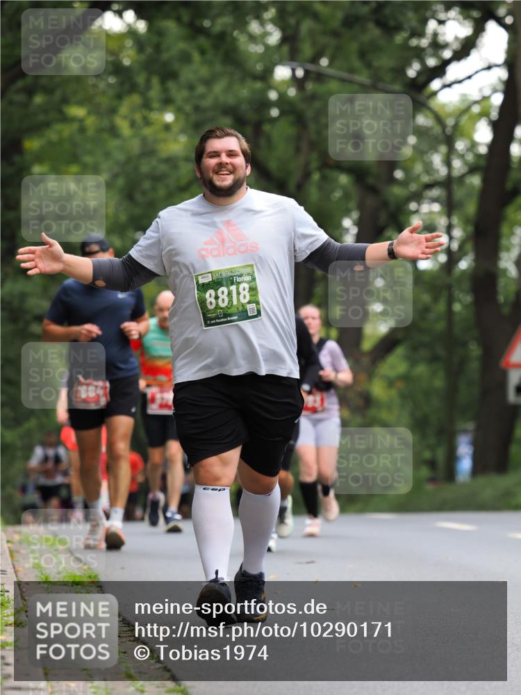 13.09.2026 - 21. swb-Marathon Bremen TobiasT http://msf.ph/oto/10290171 13.09.2026 12:30:18 Laufen 8818, 21, 26 meine-sportfotos.de