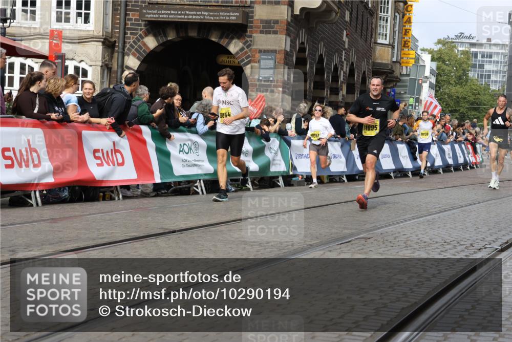 13.09.2026 - 21. swb-Marathon Bremen Strokosch-Dieckow http://msf.ph/oto/10290194 13.09.2026 10:45:27 Ziel 10096, 10143, 10214, 10735, 10866, 11020, 11396, 11695, 13591, 10352, 10464, 10536, 10541, 10583, 11063, 11088, 11209, 11559, 11749, 11845, 12087, 12290, 12355, 13532, 13628 meine-sportfotos.de