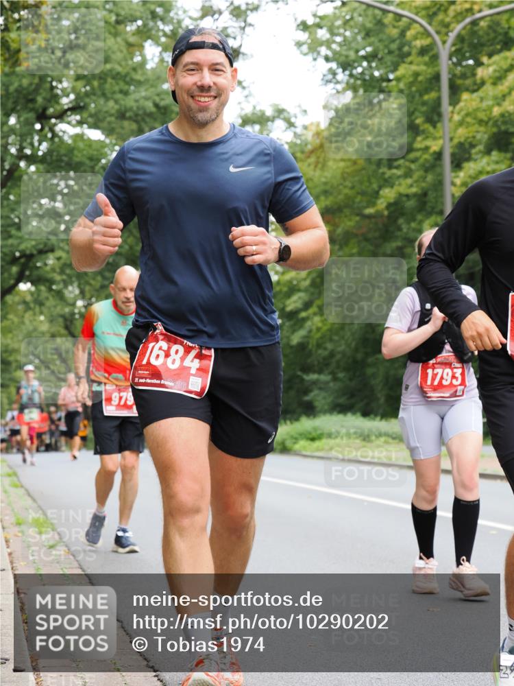 13.09.2026 - 21. swb-Marathon Bremen TobiasT http://msf.ph/oto/10290202 13.09.2026 12:30:32 Laufen 979, 1684, 21, 26, 1793, 2 meine-sportfotos.de
