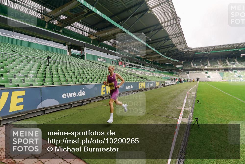 13.09.2026 - 21. swb-Marathon Bremen Michael Burmester http://msf.ph/oto/10290265 13.09.2026 10:14:33 Laufen im Stadion 13525 meine-sportfotos.de