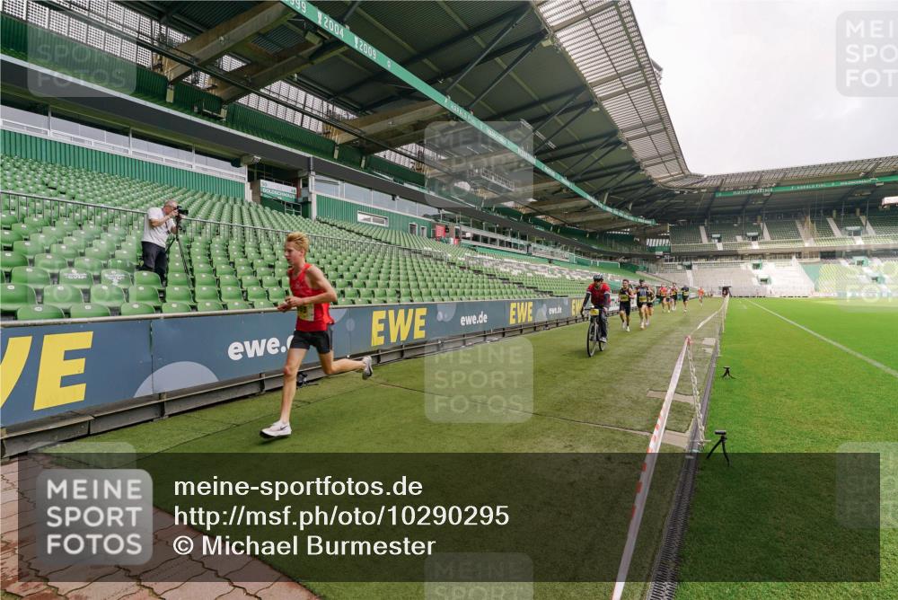 13.09.2026 - 21. swb-Marathon Bremen Michael Burmester http://msf.ph/oto/10290295 13.09.2026 10:15:46 Laufen im Stadion 12272, 13525, 13547, 13567, 13627 meine-sportfotos.de