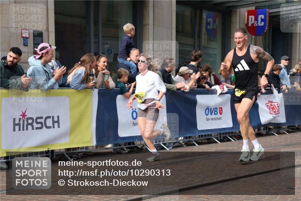 13.09.2026 - 21. swb-Marathon Bremen Strokosch-Dieckow http://msf.ph/oto/10290313 13.09.2026 10:45:17 Ziel 10318, 10352, 10464, 10536, 10541, 10583, 10987, 11015, 11063, 11088, 11209, 11232, 11279, 11478, 11559, 11749, 11835, 11845, 12087, 12290, 12355, 12534, 13532, 13595, 13628, 10096, 10143, 10214, 10398, 10735, 10866, 11020, 11396, 11695, 12054, 12475, 13591 meine-sportfotos.de