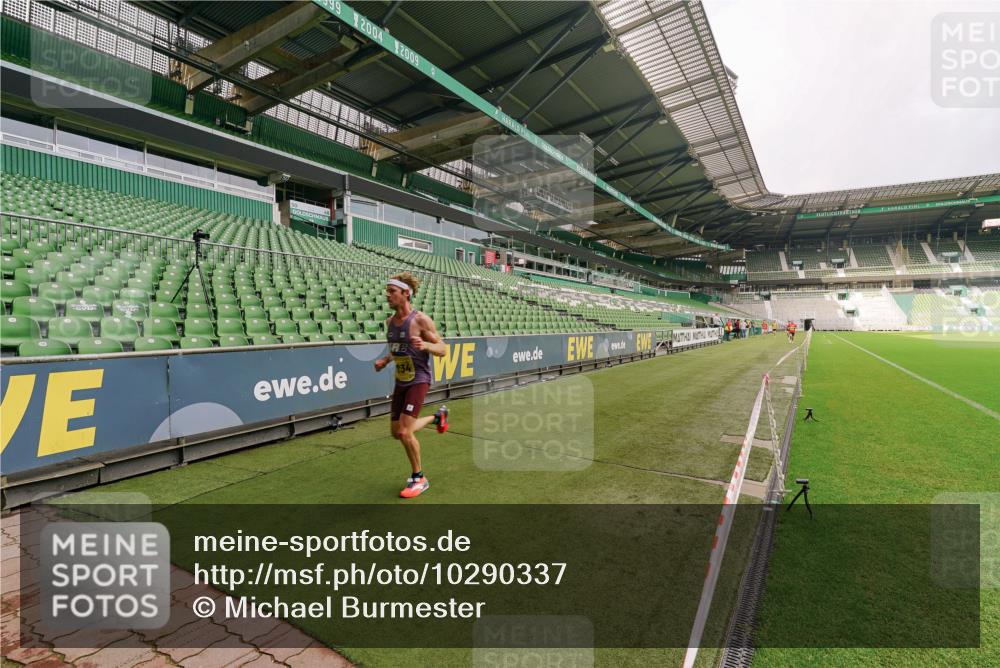 13.09.2026 - 21. swb-Marathon Bremen Michael Burmester http://msf.ph/oto/10290337 13.09.2026 10:16:02 Laufen im Stadion 10597, 12272, 13501, 13515, 13525, 13547, 13567, 13627, 13635 meine-sportfotos.de