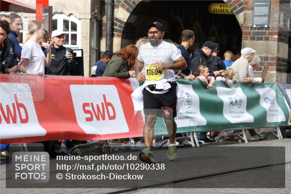 13.09.2026 - 21. swb-Marathon Bremen Strokosch-Dieckow http://msf.ph/oto/10290338 13.09.2026 11:15:41 Ziel 10606, 11424, 10474, 10572, 10900, 11307, 11778, 11897, 11940 meine-sportfotos.de