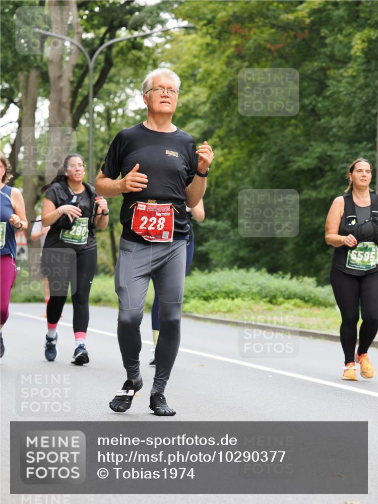 13.09.2026 - 21. swb-Marathon Bremen TobiasT http://msf.ph/oto/10290377 13.09.2026 12:31:05 Laufen 290, 228, 6595 meine-sportfotos.de