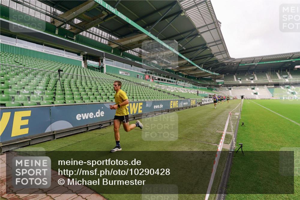 13.09.2026 - 21. swb-Marathon Bremen Michael Burmester http://msf.ph/oto/10290428 13.09.2026 10:17:25 Laufen im Stadion 10597, 12272, 12457, 12458, 13501, 13504, 13510, 13515, 13517, 13522, 13542, 13547, 13554, 13561, 13567, 13569, 13571, 13572, 13576, 13579, 13602, 13603, 13604, 13623, 13630, 13635 meine-sportfotos.de