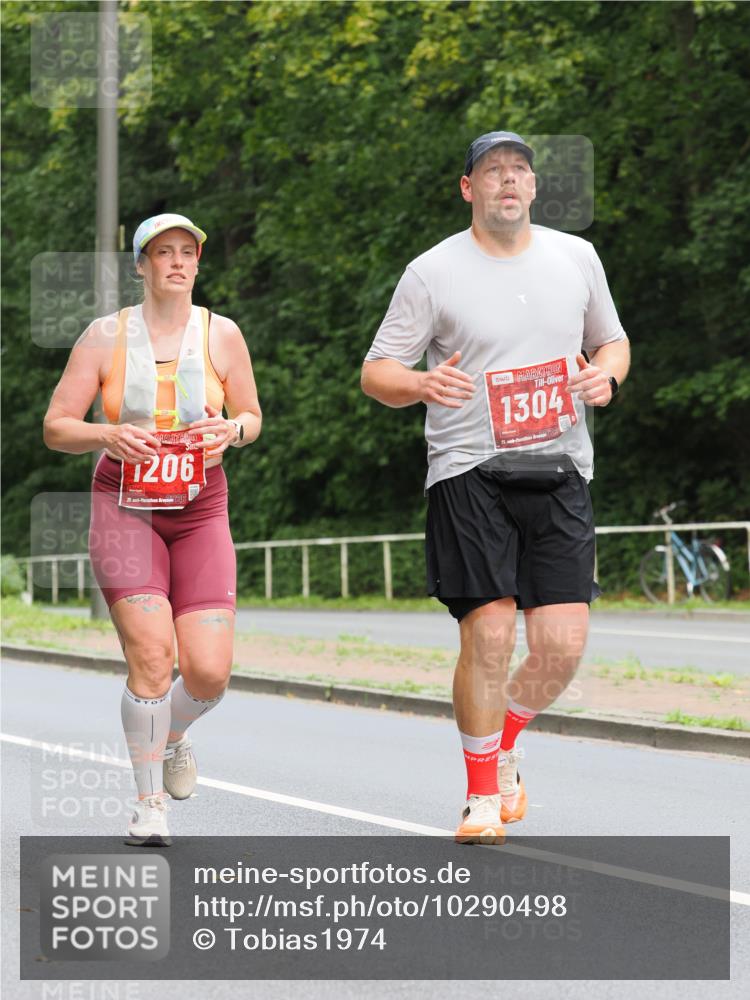 13.09.2026 - 21. swb-Marathon Bremen TobiasT http://msf.ph/oto/10290498 13.09.2026 12:31:15 Laufen 1206, 21, 26, 1304, 21, 246 meine-sportfotos.de