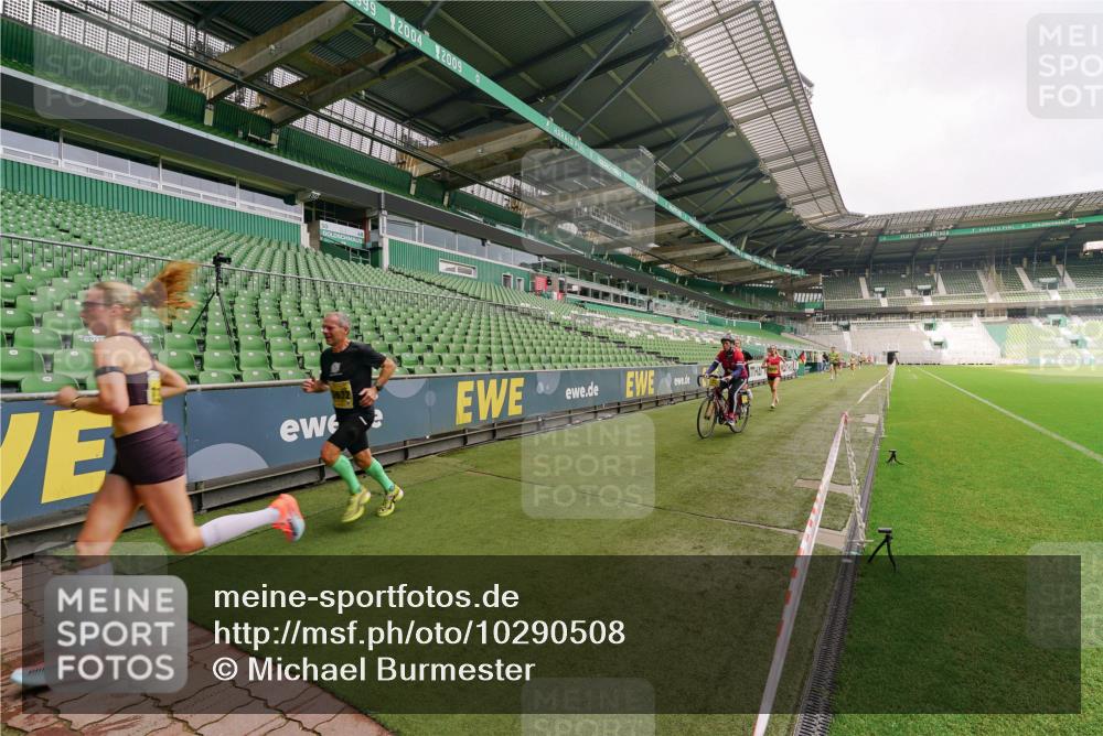 13.09.2026 - 21. swb-Marathon Bremen Michael Burmester http://msf.ph/oto/10290508 13.09.2026 10:18:00 Laufen im Stadion 12457, 12458, 13501, 13504, 13510, 13517, 13522, 13533, 13536, 13542, 13543, 13554, 13561, 13564, 13569, 13571, 13572, 13573, 13576, 13579, 13582, 13602, 13603, 13604, 13623, 13630, 13632, 13638, 13639, 13643, 13525 meine-sportfotos.de