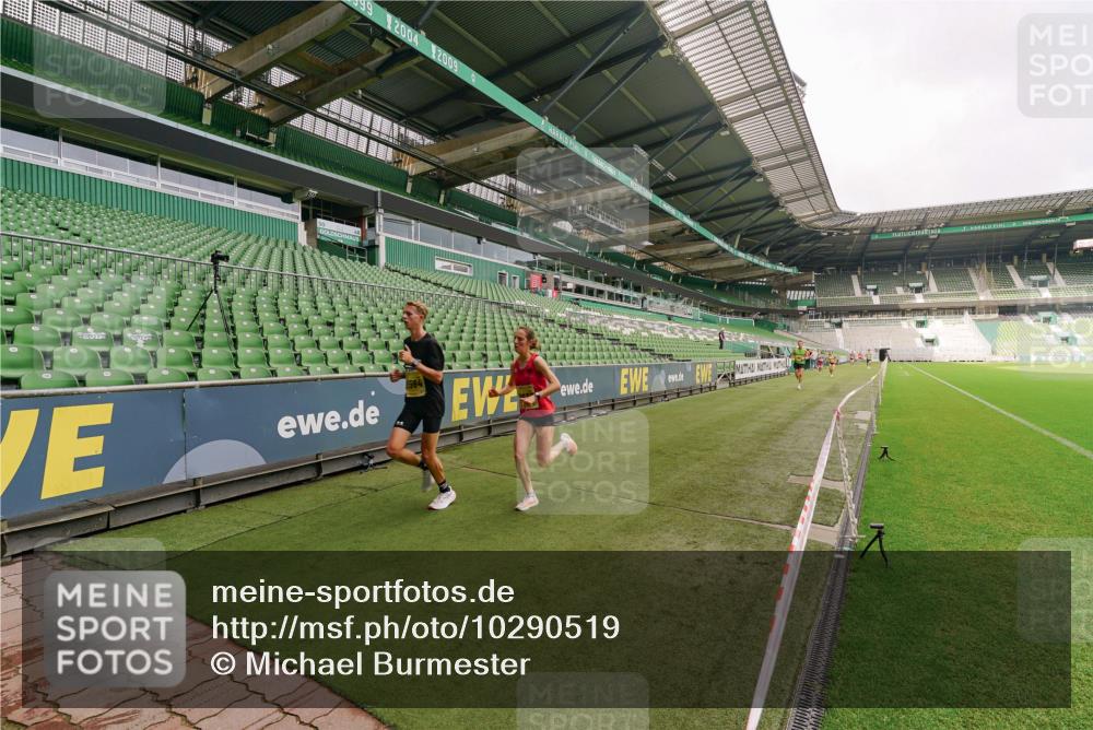 13.09.2026 - 21. swb-Marathon Bremen Michael Burmester http://msf.ph/oto/10290519 13.09.2026 10:18:03 Laufen im Stadion 12457, 12458, 13504, 13510, 13517, 13522, 13533, 13536, 13542, 13543, 13554, 13561, 13564, 13569, 13571, 13572, 13573, 13576, 13579, 13582, 13602, 13603, 13604, 13618, 13623, 13630, 13632, 13638, 13639, 13643, 13525 meine-sportfotos.de
