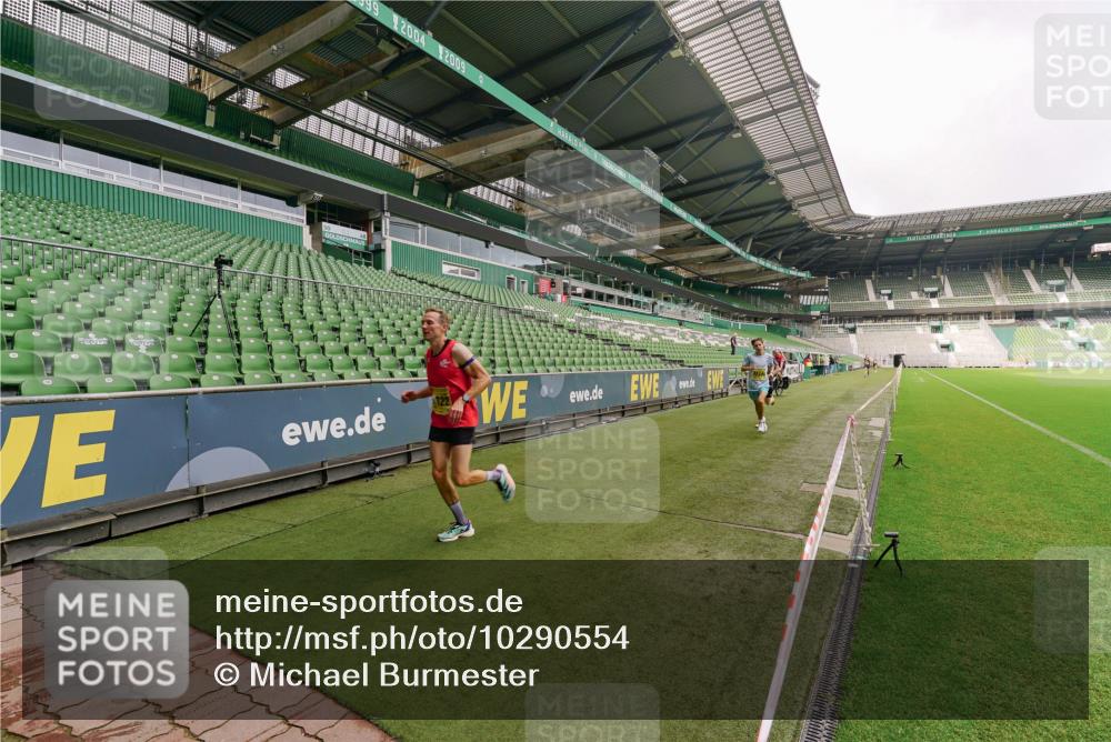 13.09.2026 - 21. swb-Marathon Bremen Michael Burmester http://msf.ph/oto/10290554 13.09.2026 10:18:22 Laufen im Stadion 11652, 12457, 12458, 13504, 13510, 13522, 13533, 13534, 13536, 13543, 13550, 13554, 13561, 13564, 13569, 13571, 13572, 13573, 13576, 13579, 13581, 13582, 13599, 13602, 13603, 13604, 13618, 13622, 13630, 13632, 13638, 13639, 13643, 13525, 13627 meine-sportfotos.de