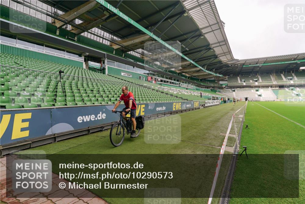 13.09.2026 - 21. swb-Marathon Bremen Michael Burmester http://msf.ph/oto/10290573 13.09.2026 10:18:26 Laufen im Stadion 11481, 11652, 12457, 12458, 13504, 13510, 13522, 13533, 13534, 13536, 13543, 13550, 13554, 13561, 13564, 13569, 13571, 13572, 13573, 13576, 13579, 13581, 13582, 13599, 13602, 13603, 13604, 13618, 13622, 13630, 13632, 13638, 13639, 13643, 13525, 13627 meine-sportfotos.de