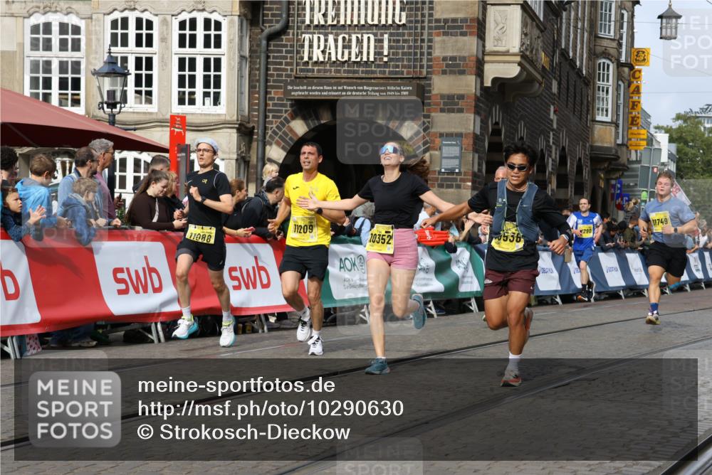 13.09.2026 - 21. swb-Marathon Bremen Strokosch-Dieckow http://msf.ph/oto/10290630 13.09.2026 10:45:40 Ziel 10143, 10318, 10352, 10398, 10536, 10866, 11020, 11088, 11232, 11396, 11478, 11695, 11835, 12054, 12475, 12534, 10436, 10464, 10987, 11015, 11279, 11559, 11762, 11845, 12033, 12069, 12087, 13595 meine-sportfotos.de