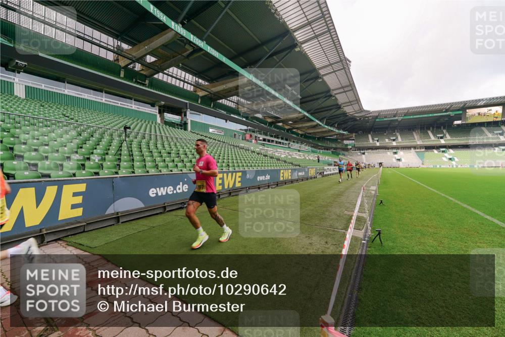 13.09.2026 - 21. swb-Marathon Bremen Michael Burmester http://msf.ph/oto/10290642 13.09.2026 10:19:25 Laufen im Stadion 10366, 10475, 11197, 11418, 11481, 11652, 12358, 12413, 12457, 13530, 13533, 13534, 13536, 13541, 13543, 13550, 13554, 13560, 13564, 13571, 13572, 13573, 13581, 13582, 13599, 13601, 13602, 13610, 13618, 13622, 13632, 13638, 13639, 13643, 10597, 12272, 13501, 13515, 13525, 13547, 13567, 13627, 13635 meine-sportfotos.de