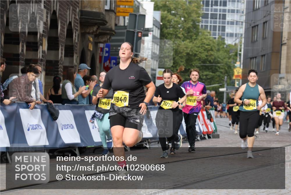 13.09.2026 - 21. swb-Marathon Bremen Strokosch-Dieckow http://msf.ph/oto/10290668 13.09.2026 11:16:02 Ziel 10572, 10900, 11307, 11504, 11778, 11897, 12137, 11026, 11081, 11139, 11181, 11200, 11264, 11385, 11448, 11573, 11768, 12151, 12539, 13508 meine-sportfotos.de