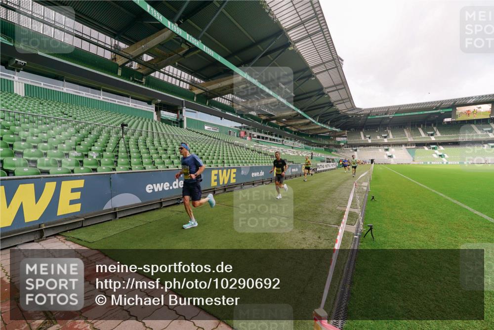 13.09.2026 - 21. swb-Marathon Bremen Michael Burmester http://msf.ph/oto/10290692 13.09.2026 10:19:37 Laufen im Stadion 10366, 10475, 10994, 11176, 11197, 11418, 11481, 11512, 11652, 12358, 12413, 13505, 13530, 13533, 13534, 13536, 13540, 13541, 13543, 13550, 13558, 13560, 13564, 13573, 13581, 13582, 13588, 13599, 13601, 13605, 13610, 13618, 13622, 13632, 13633, 13638, 13639, 13643, 10597, 12272, 13501, 13515, 13517, 13525, 13542, 13547, 13567, 13579, 13623, 13627, 13635 meine-sportfotos.de