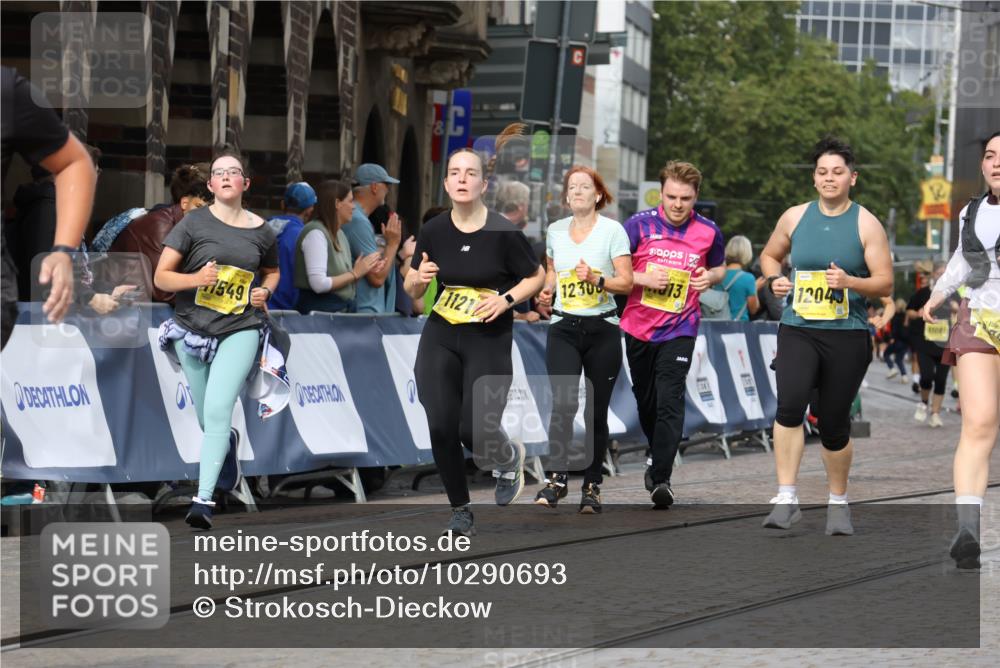13.09.2026 - 21. swb-Marathon Bremen Strokosch-Dieckow http://msf.ph/oto/10290693 13.09.2026 11:16:04 Ziel 10572, 10900, 11307, 11504, 11778, 11897, 11940, 12137, 11026, 11081, 11139, 11181, 11200, 11264, 11385, 11448, 11573, 11768, 12151, 12539, 13508 meine-sportfotos.de