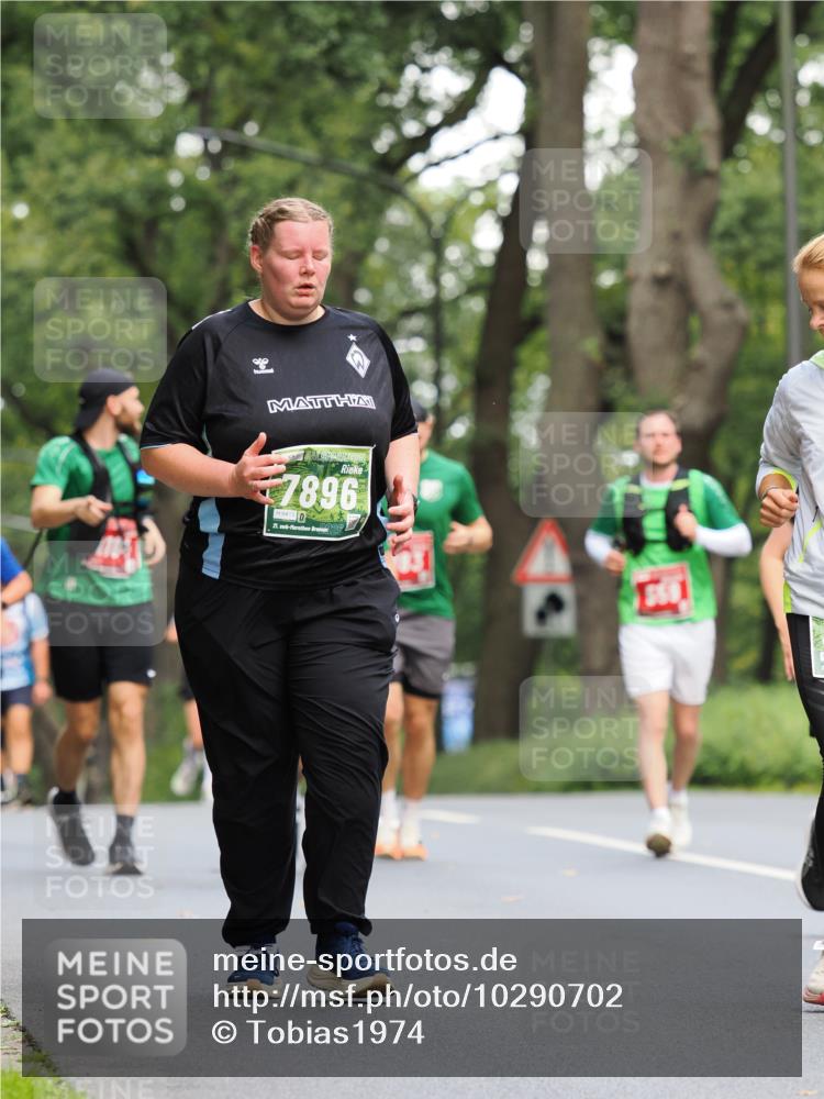 13.09.2026 - 21. swb-Marathon Bremen TobiasT http://msf.ph/oto/10290702 13.09.2026 12:32:10 Laufen 7896, 6413, 21, 26 meine-sportfotos.de