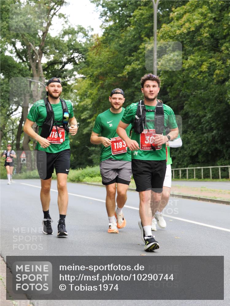 13.09.2026 - 21. swb-Marathon Bremen TobiasT http://msf.ph/oto/10290744 13.09.2026 12:32:20 Laufen 1784, 31, 30, 1183, 24, 21 meine-sportfotos.de