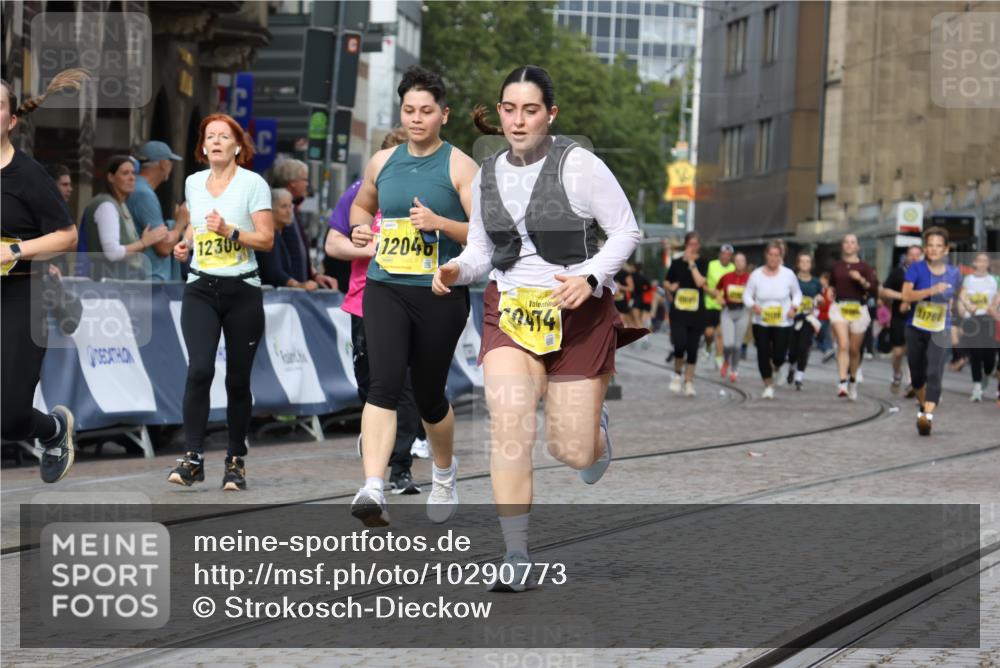 13.09.2026 - 21. swb-Marathon Bremen Strokosch-Dieckow http://msf.ph/oto/10290773 13.09.2026 11:16:05 Ziel 10572, 10900, 11307, 11778, 11897, 11940, 12137, 11026, 11081, 11139, 11181, 11200, 11264, 11385, 11448, 11573, 11768, 12151, 12539, 13508 meine-sportfotos.de