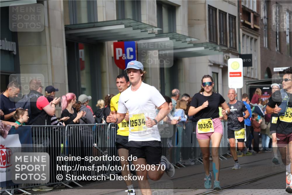 13.09.2026 - 21. swb-Marathon Bremen Strokosch-Dieckow http://msf.ph/oto/10290870 13.09.2026 10:45:24 Ziel 10352, 10464, 10536, 10541, 10583, 10987, 11015, 11063, 11088, 11209, 11279, 11559, 11749, 11762, 11845, 12033, 12069, 12087, 12290, 12355, 13532, 13595, 13628, 10096, 10143, 10214, 10318, 10398, 10866, 11020, 11232, 11396, 11478, 11695, 11835, 12054, 12475, 12534, 13591 meine-sportfotos.de