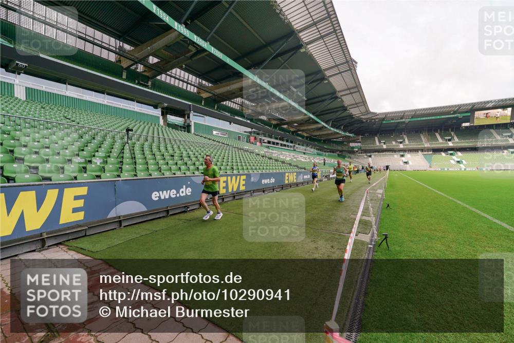 13.09.2026 - 21. swb-Marathon Bremen Michael Burmester http://msf.ph/oto/10290941 13.09.2026 10:21:52 Laufen im Stadion 10244, 10261, 10262, 10302, 10441, 10818, 10926, 10961, 11067, 11068, 11083, 11142, 11338, 11454, 11619, 11738, 11854, 11916, 11944, 11964, 12003, 12289, 12324, 12456, 12513, 12520, 12538, 12540, 13507, 13514, 13519, 13535, 13539, 13548, 13551, 13553, 13559, 13568, 13575, 13583, 13584, 13587, 13590, 13606, 13608, 13619, 13636, 13637, 13641, 10475, 11481, 11652, 12457, 12458, 13504, 13522, 13533, 13534, 13536, 13543, 13554, 13561, 13564, 13569 meine-sportfotos.de