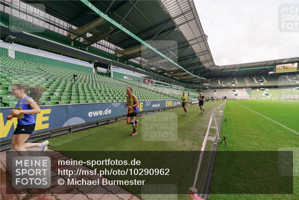 13.09.2026 - 21. swb-Marathon Bremen Michael Burmester http://msf.ph/oto/10290962 13.09.2026 10:21:55 Laufen im Stadion 10244, 10302, 10441, 10818, 10926, 10961, 11067, 11083, 11142, 11338, 11454, 11619, 11738, 11854, 11916, 11944, 11964, 12003, 12289, 12324, 12456, 12513, 12520, 12538, 12540, 13507, 13514, 13519, 13535, 13539, 13548, 13551, 13553, 13559, 13568, 13575, 13583, 13584, 13587, 13606, 13608, 13636, 13637, 13641, 10475, 11481, 11652, 12457, 12458, 13504, 13522, 13533, 13534, 13536, 13543, 13554, 13561, 13564, 13569 meine-sportfotos.de