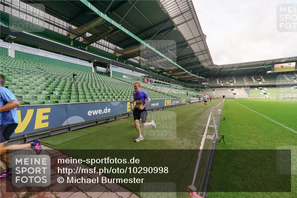 13.09.2026 - 21. swb-Marathon Bremen Michael Burmester http://msf.ph/oto/10290998 13.09.2026 10:22:07 Laufen im Stadion 10244, 10302, 10441, 10926, 10961, 11083, 11142, 11338, 11454, 11619, 11738, 11854, 11916, 11944, 11964, 12003, 12289, 12370, 12456, 12513, 12520, 12538, 13507, 13513, 13514, 13519, 13535, 13539, 13548, 13551, 13553, 13559, 13568, 13575, 13584, 13587, 13606, 13608, 13616, 13636, 13641, 10366, 10475, 11481, 11652, 12457, 12458, 13504, 13530, 13533, 13534, 13536, 13543, 13554, 13564 meine-sportfotos.de
