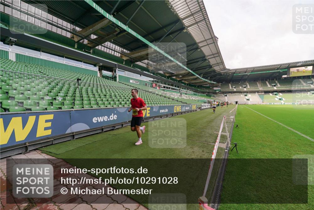 13.09.2026 - 21. swb-Marathon Bremen Michael Burmester http://msf.ph/oto/10291028 13.09.2026 10:22:31 Laufen im Stadion 10244, 10302, 10441, 10575, 10926, 11083, 11127, 11142, 11198, 11227, 11338, 11454, 11619, 11721, 11738, 11854, 11916, 11944, 12003, 12053, 12209, 12339, 12370, 12395, 12456, 12513, 12520, 12538, 13507, 13513, 13519, 13535, 13539, 13548, 13551, 13553, 13556, 13559, 13568, 13575, 13584, 13587, 13606, 13608, 13616, 13636, 13641, 13642, 10366, 10475, 11481, 11652, 12457, 13530, 13533, 13534, 13536, 13543, 13554, 13564 meine-sportfotos.de