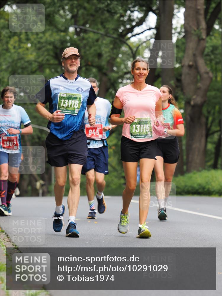 13.09.2026 - 21. swb-Marathon Bremen TobiasT http://msf.ph/oto/10291029 13.09.2026 12:33:21 Laufen 1807, 13116, 945, 13115 meine-sportfotos.de
