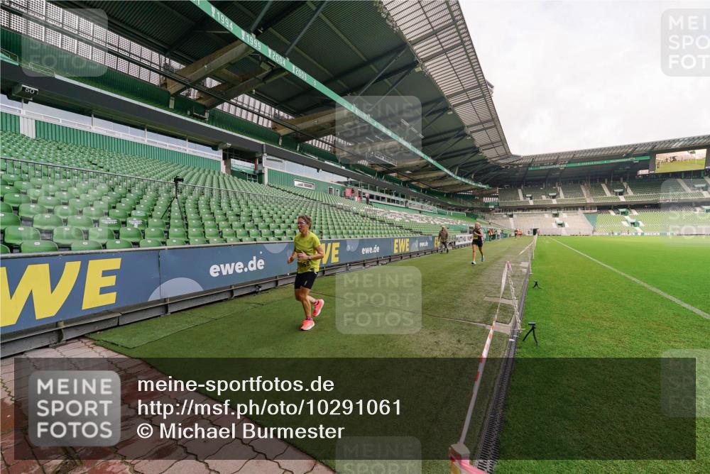 13.09.2026 - 21. swb-Marathon Bremen Michael Burmester http://msf.ph/oto/10291061 13.09.2026 10:22:49 Laufen im Stadion 10235, 10244, 10302, 10441, 10575, 10782, 10926, 11083, 11127, 11198, 11227, 11338, 11454, 11619, 11713, 11721, 11738, 11854, 11916, 11944, 12003, 12053, 12209, 12339, 12370, 12395, 12404, 12456, 12520, 12538, 13507, 13513, 13519, 13535, 13539, 13551, 13553, 13556, 13559, 13563, 13568, 13584, 13587, 13606, 13608, 13616, 13636, 13641, 13642, 10366, 10475, 11481, 11652, 13530, 13533, 13534, 13536, 13543, 13564 meine-sportfotos.de