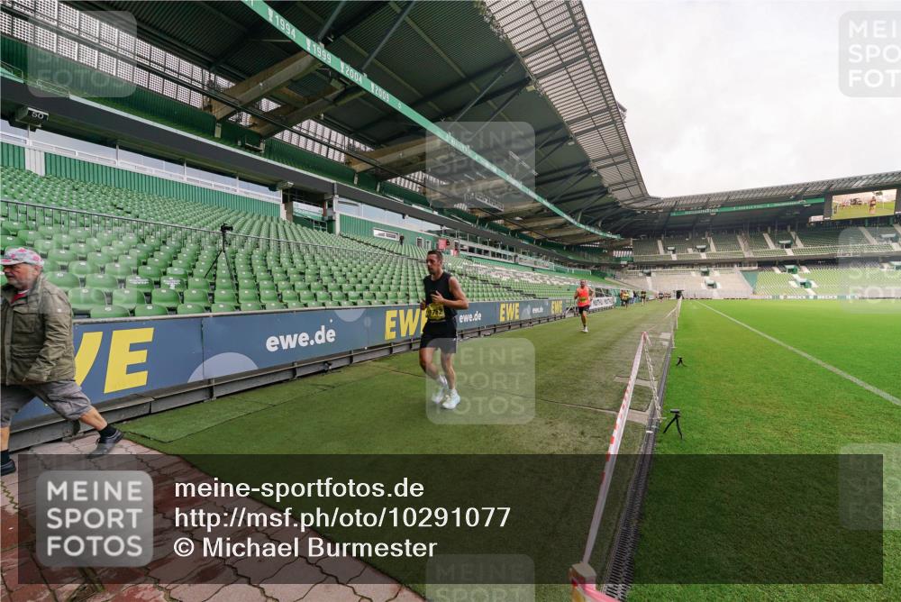 13.09.2026 - 21. swb-Marathon Bremen Michael Burmester http://msf.ph/oto/10291077 13.09.2026 10:23:02 Laufen im Stadion 10235, 10302, 10341, 10441, 10575, 10592, 10782, 10926, 11083, 11127, 11198, 11227, 11338, 11373, 11426, 11454, 11619, 11713, 11721, 11738, 11854, 11916, 11944, 12003, 12053, 12144, 12209, 12339, 12370, 12395, 12404, 12538, 13507, 13513, 13519, 13535, 13539, 13551, 13553, 13556, 13559, 13563, 13584, 13587, 13608, 13616, 13636, 13641, 13642, 10366, 10475, 11481, 11652, 13530, 13533, 13534, 13536, 13564 meine-sportfotos.de