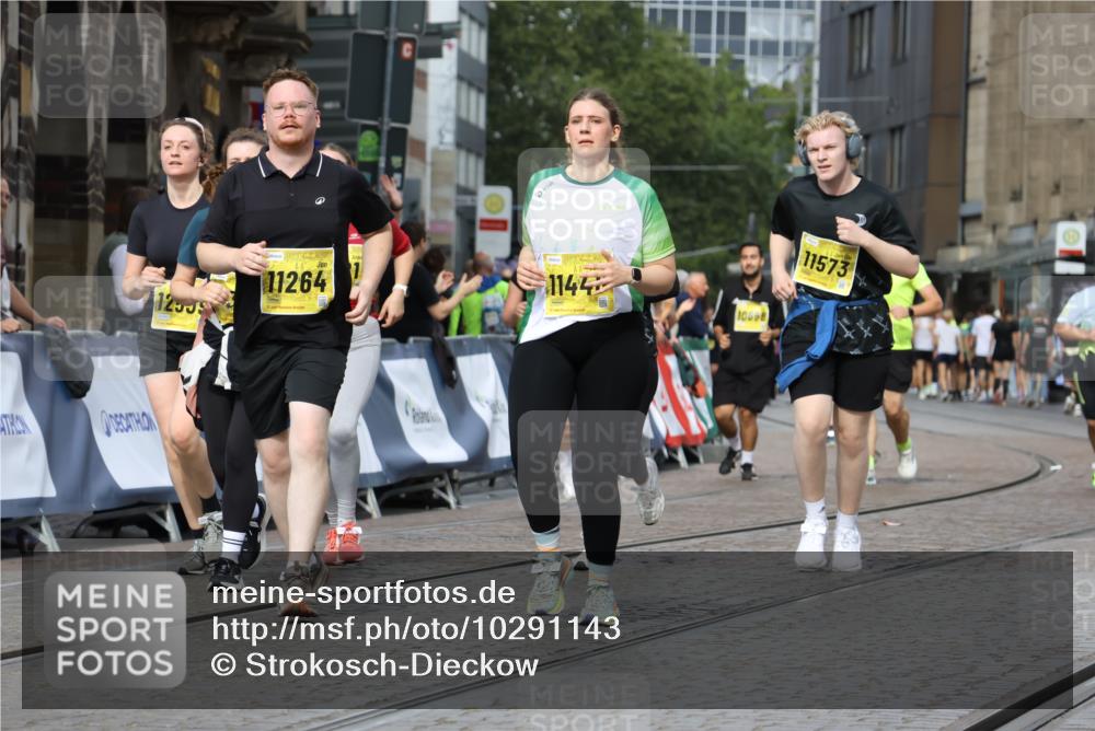 13.09.2026 - 21. swb-Marathon Bremen Strokosch-Dieckow http://msf.ph/oto/10291143 13.09.2026 11:16:21 Ziel 10474, 10665, 11081, 11139, 11217, 11549, 11613, 11768, 11940, 12046, 12151, 12306, 10242, 11274, 12102, 12158 meine-sportfotos.de