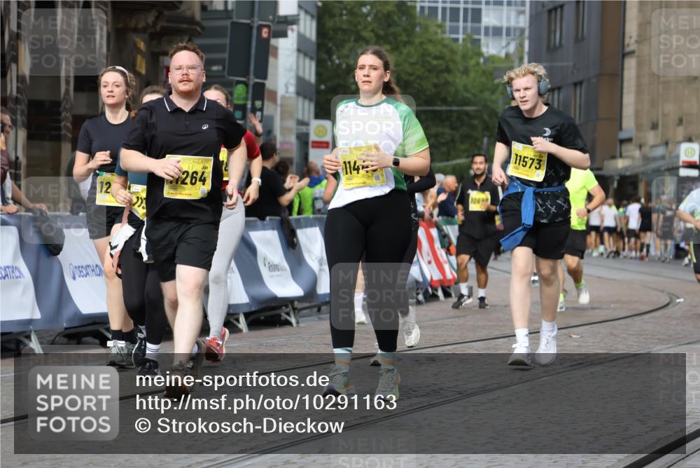 13.09.2026 - 21. swb-Marathon Bremen Strokosch-Dieckow http://msf.ph/oto/10291163 13.09.2026 11:16:22 Ziel 10474, 10665, 11081, 11139, 11217, 11549, 11613, 11768, 11940, 12046, 12151, 12306, 13508, 10242, 11274, 12102, 12158 meine-sportfotos.de