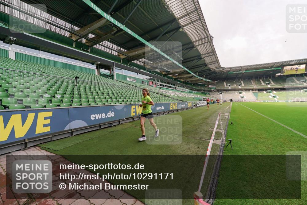 13.09.2026 - 21. swb-Marathon Bremen Michael Burmester http://msf.ph/oto/10291171 13.09.2026 10:23:40 Laufen im Stadion 10235, 10302, 10341, 10441, 10520, 10575, 10592, 10618, 10782, 10926, 10972, 11042, 11127, 11143, 11198, 11201, 11227, 11338, 11373, 11426, 11454, 11628, 11713, 11721, 11779, 11895, 11903, 12003, 12053, 12144, 12209, 12246, 12339, 12370, 12395, 12404, 12442, 12468, 12469, 12477, 12538, 13507, 13513, 13519, 13520, 13539, 13553, 13556, 13563, 13566, 13580, 13584, 13586, 13616, 13641, 13642, 10261, 10366, 10475, 11481, 13530 meine-sportfotos.de