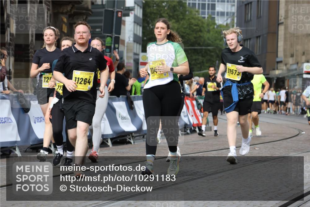 13.09.2026 - 21. swb-Marathon Bremen Strokosch-Dieckow http://msf.ph/oto/10291183 13.09.2026 11:16:22 Ziel 10474, 10665, 11081, 11139, 11217, 11549, 11613, 11768, 11940, 12046, 12151, 12306, 13508, 10242, 11274, 12102, 12158 meine-sportfotos.de