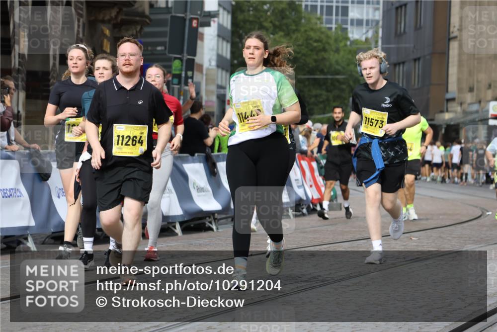 13.09.2026 - 21. swb-Marathon Bremen Strokosch-Dieckow http://msf.ph/oto/10291204 13.09.2026 11:16:22 Ziel 10474, 10665, 11081, 11139, 11217, 11549, 11613, 11768, 11940, 12046, 12151, 12306, 13508, 10242, 11274, 12102, 12158 meine-sportfotos.de