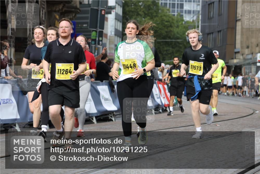 13.09.2026 - 21. swb-Marathon Bremen Strokosch-Dieckow http://msf.ph/oto/10291225 13.09.2026 11:16:22 Ziel 10474, 10665, 11081, 11139, 11217, 11549, 11613, 11768, 11940, 12046, 12151, 12306, 13508, 10242, 11274, 12102, 12158 meine-sportfotos.de