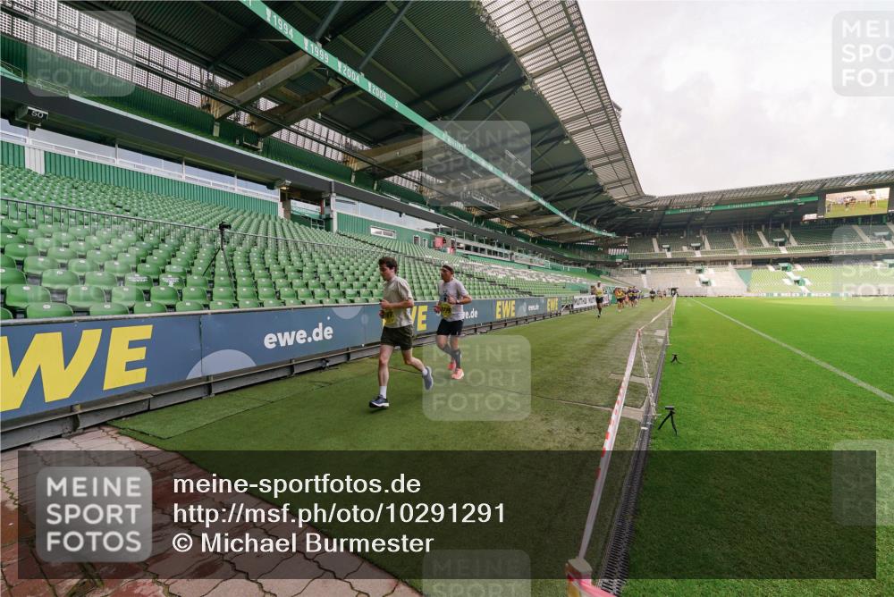 13.09.2026 - 21. swb-Marathon Bremen Michael Burmester http://msf.ph/oto/10291291 13.09.2026 10:24:30 Laufen im Stadion 10235, 10328, 10336, 10337, 10341, 10358, 10456, 10520, 10592, 10593, 10618, 10632, 10775, 10782, 10816, 10861, 10972, 11042, 11143, 11198, 11201, 11265, 11373, 11375, 11426, 11442, 11468, 11527, 11607, 11615, 11628, 11630, 11632, 11704, 11713, 11721, 11758, 11779, 11826, 11895, 11903, 11948, 12053, 12144, 12246, 12281, 12339, 12404, 12406, 12442, 12468, 12469, 12477, 12525, 13520, 13556, 13563, 13566, 13580, 13585, 13586, 13642, 10261 meine-sportfotos.de