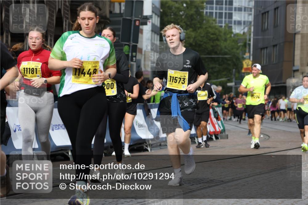 13.09.2026 - 21. swb-Marathon Bremen Strokosch-Dieckow http://msf.ph/oto/10291294 13.09.2026 11:16:23 Ziel 10474, 10665, 11081, 11139, 11217, 11549, 11613, 11768, 11940, 12046, 12151, 12306, 13508, 11274, 12102, 12158 meine-sportfotos.de